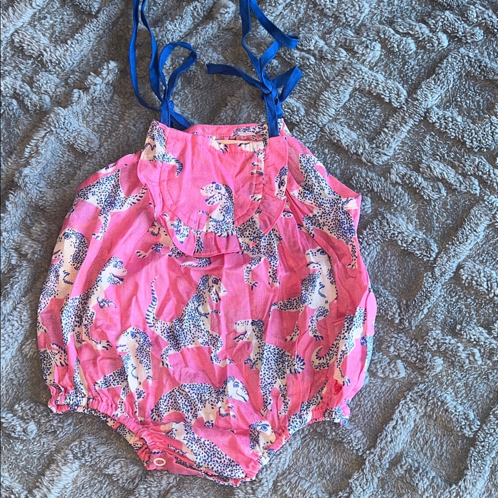 PINK CHICKEN
Baby Ester Bubble, Carnation T-Rex